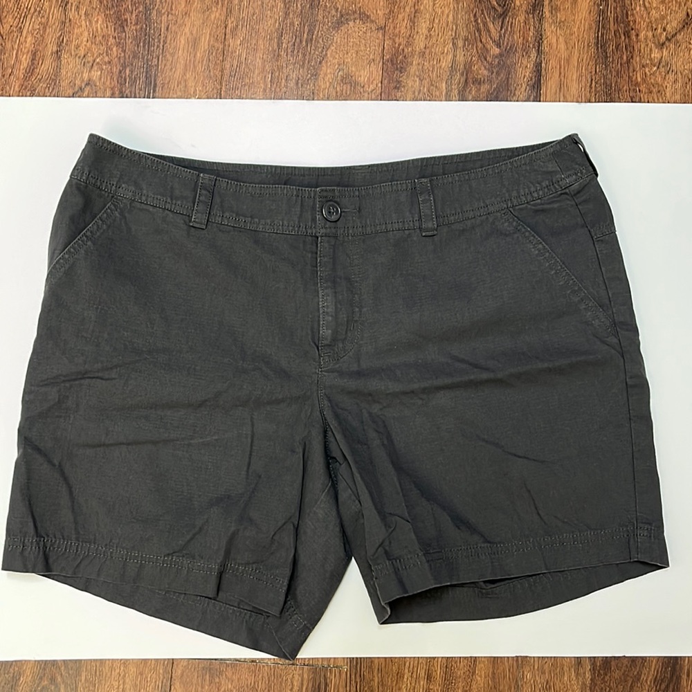 Women’s Columbia Shorts, dark gray, size 14, 6 inch inseam